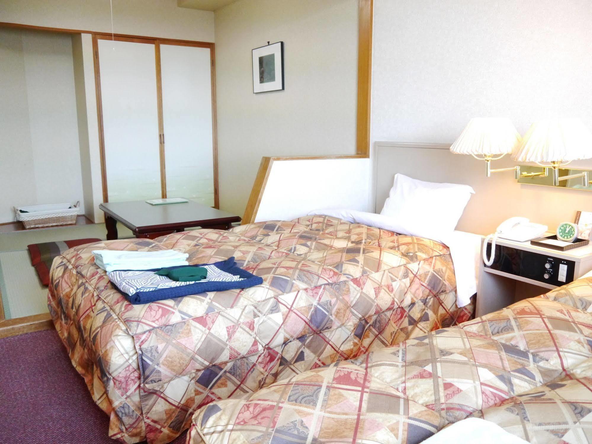 Hotel Park Hills Kamifurano Bagian luar foto